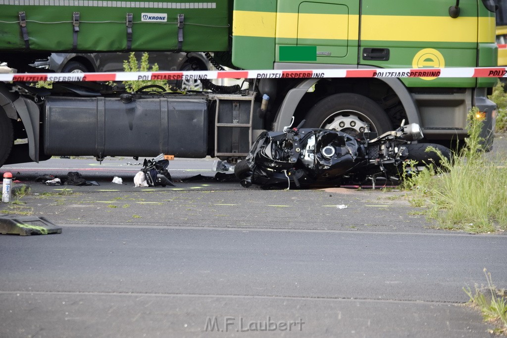 Schwerer Motorrad Unfall Feldkassel Robert Boschstr Edsel Fordstr P045.JPG - Miklos Laubert